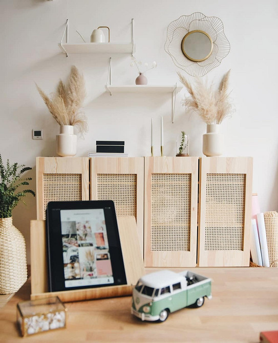 Комод Ікеа Івар, оновлений своїми руками за допомогою фарби та трафаретів.