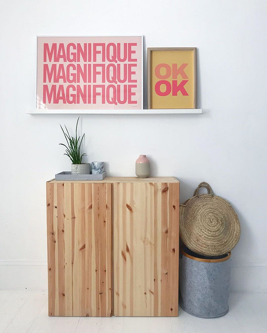 Декорування комода Ікеа Івар шпалерами для оновлення фасаду меблів.