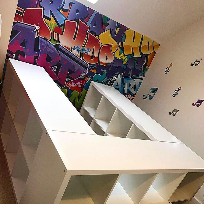 Полки ІКЕА для ліжка: організація простору та зберігання в спальні своїми руками.