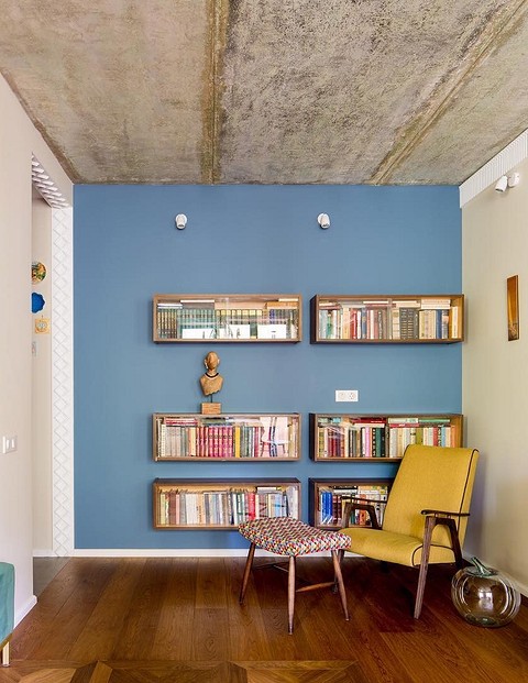 Ретро сервант на сучасній кухні: практичне зберігання посуду та декору, вінтажні меблі.