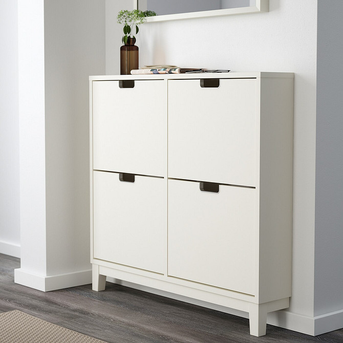 Меблі IKEA для вітальні Універсальні меблі IKEA для вітальні в скандинавському стилі, легко поєднуються з різними елементами.