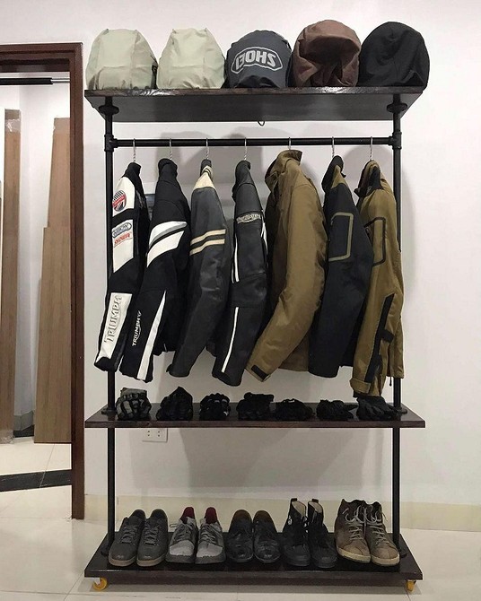 Стелаж з труб Ефектний стелаж з водопровідних труб – функціональний та стильний декор для дому.