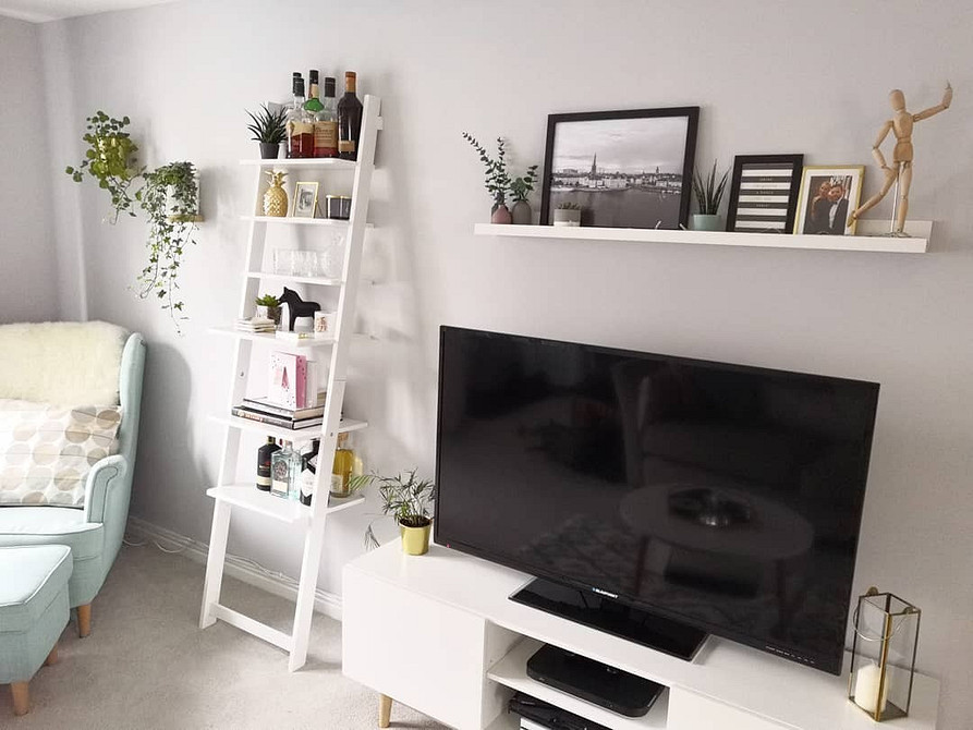 Полиці Моссленда: ідеї Ідеї для полиць Моссленда: креативне використання вузької полиці IKEA в інтер'єрі.