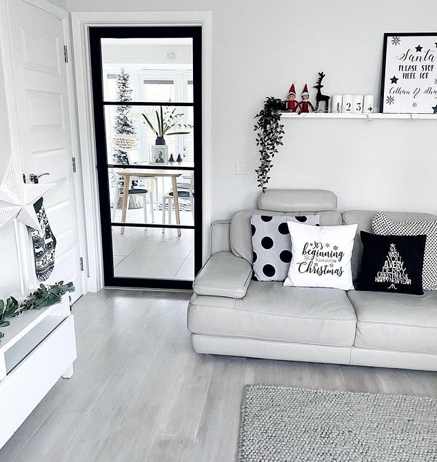 Полиця Mosslanda в інтер'єрі Ідеї для полиць Mosslanda: вузька полиця IKEA, що ідеально доповнює інтер'єр.