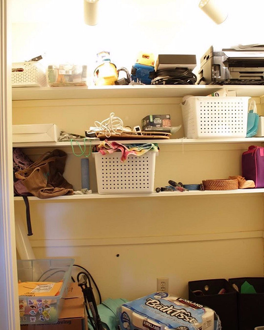 Стелаж Біллі Ікеа з шпалерами на задній стінці: дизайн інтер'єру, перетворення.