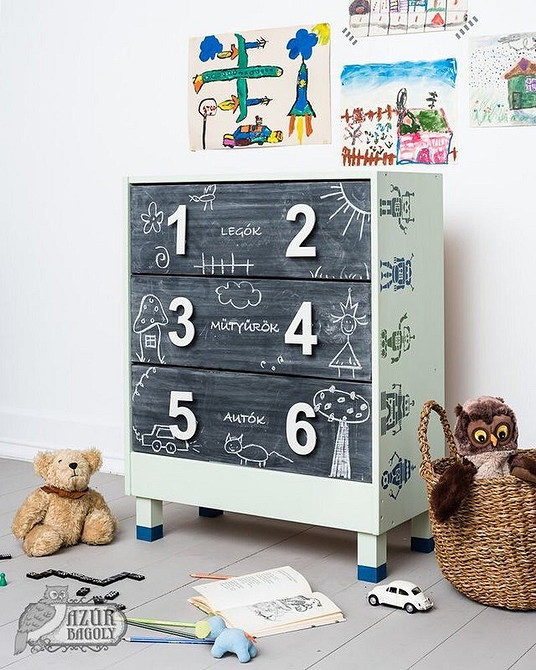 Перетворення старого комода в сучасний предмет інтер'єру з мінімальними витратами.