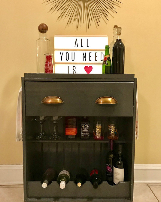 Комод в дитячу кімнату: яскравий декор та оригінальна переробка меблів.