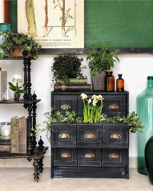 Комод в інтер'єрі: стильний елемент декору та практичне зберігання речей.