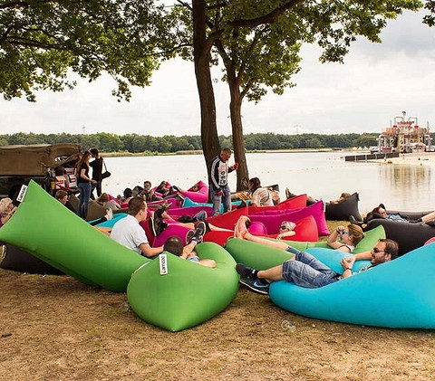 Ідеї для садових меблів на невеликій ділянці: гамак, гойдалки, підвісне крісло, надувний диван