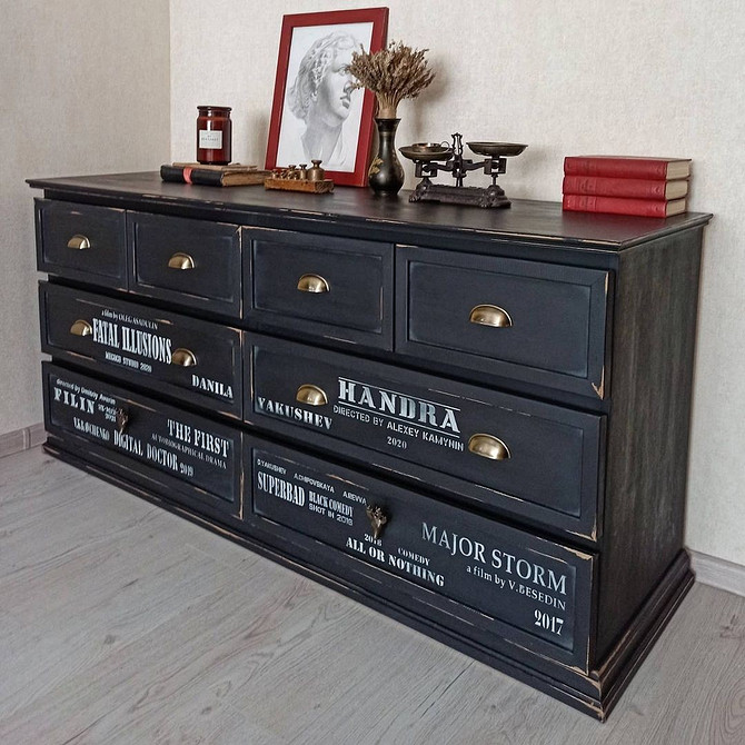 Стильний інтер'єр з мас-маркет меблями та лляним текстилем у мінімалістичному стилі