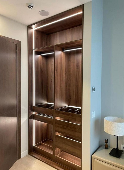 Різні типи світильників для шафи: вибір ідеального освітлення для гардеробу 2026.