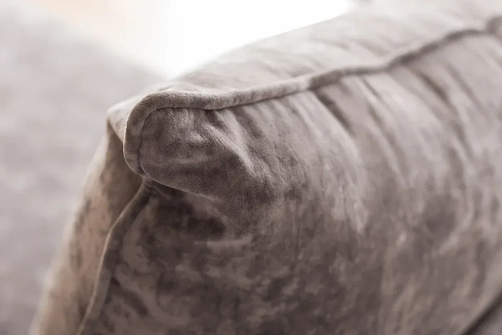 Різноманітність меблевого текстилю: вибір тканини для дивану в сучасному інтер'єрі.