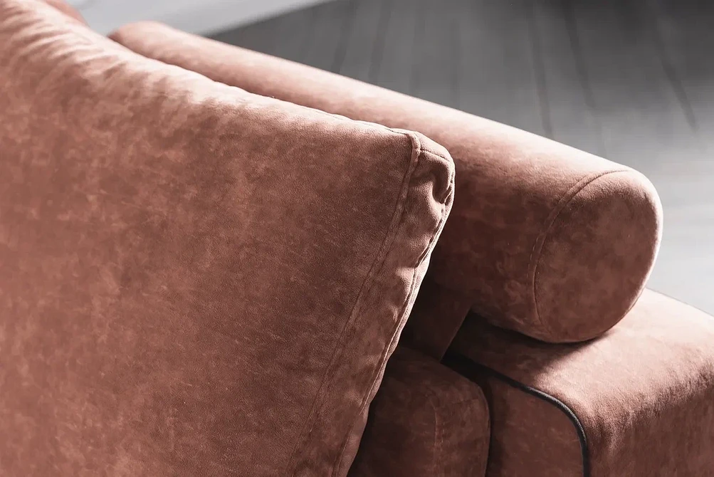 Оббивка для дивану: вибір тканини, що поєднує стиль, комфорт і практичність