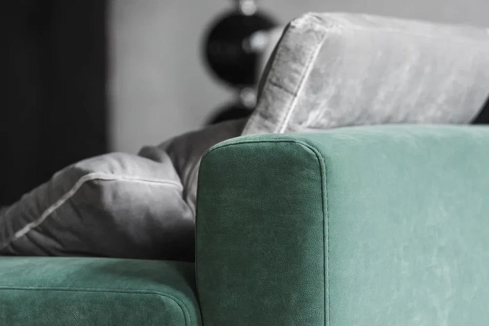 Зносостійка та практична тканина: оптимальний вибір для меблевої оббивки в домі.