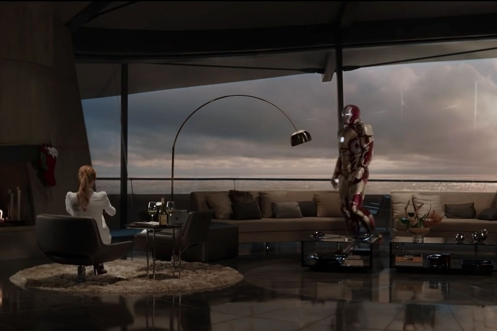 Торшер Arco в інтер'єрі: освітлення, натхнене сценами з популярних кінокартин.