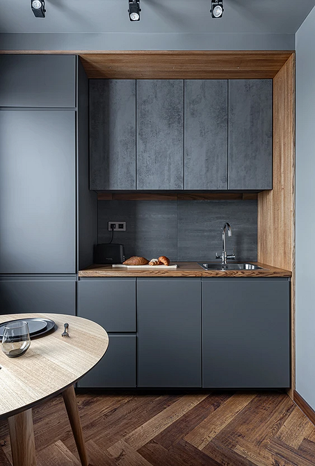 Максимум зберігання Організація простору в невеликій квартирі за допомогою багатофункціональних меблів та вертикального зберігання.