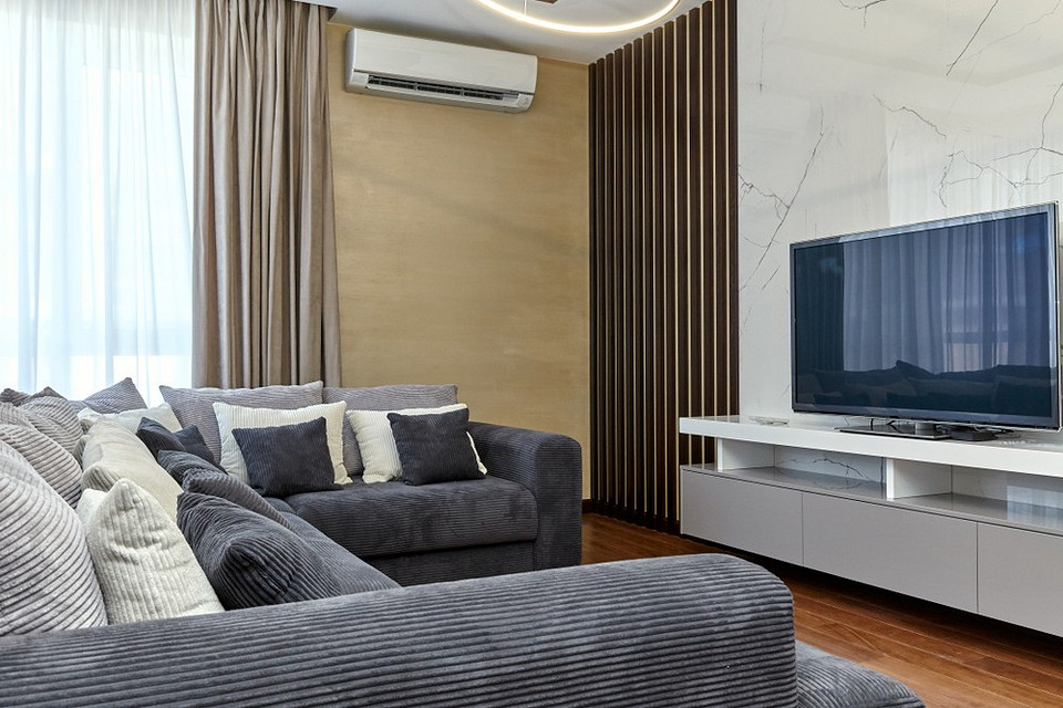 Неправильні меблі для маленької квартири у 2026 році: приклад захаращеного інтер'єру