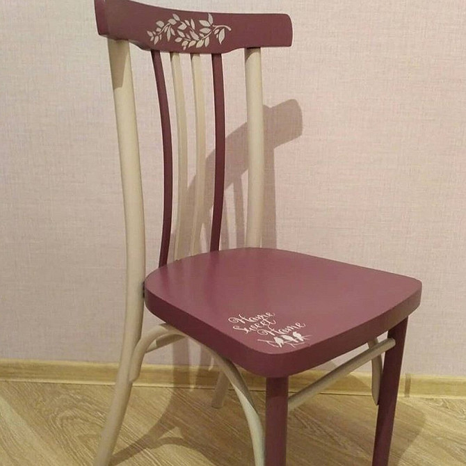 Реставрація старого стільця своїми руками: фарбування та оновлення оббивки для затишного дому.