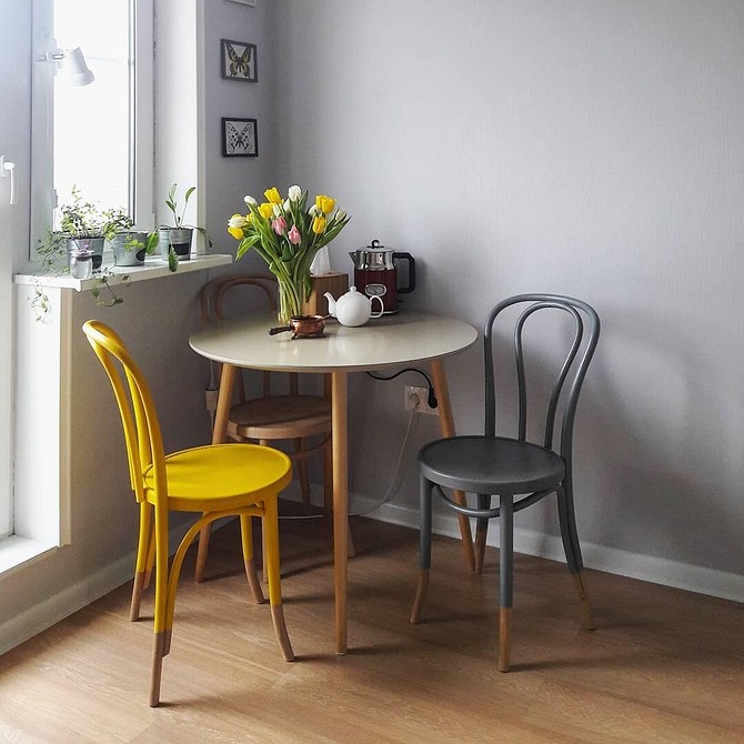 Вінтажний стілець після реставрації: елегантний вигляд для меблів у маленькій квартирі.