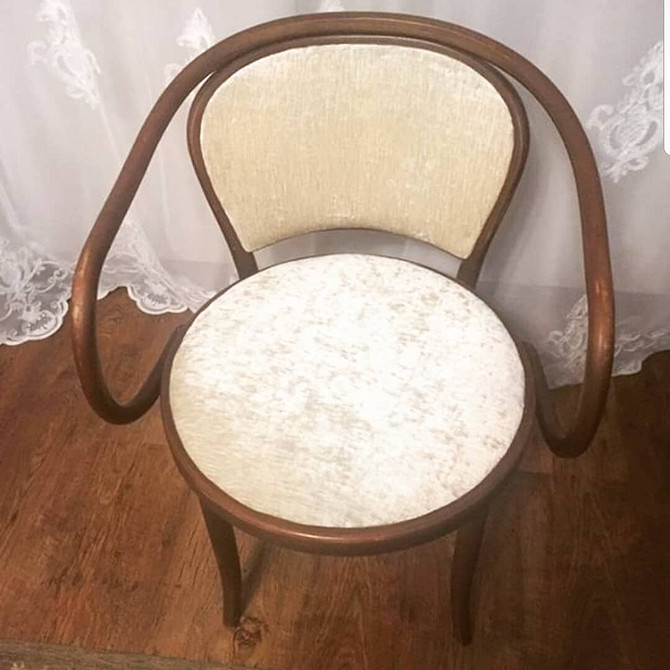 Оновлений стілець у вінтажному стилі 2026: тенденції в дизайні меблів