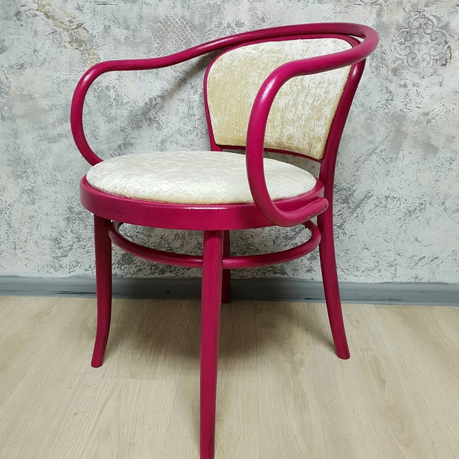 Реставрація старого дерев'яного стільця своїми руками з використанням нових тканин