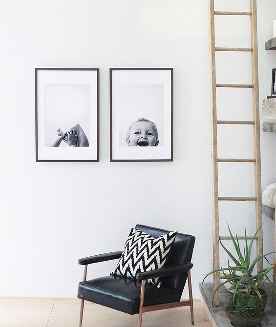 Оптимальне рішення: світлі стіни в інтер'єрі з темними меблями для гармонії.