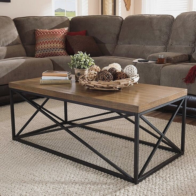 Оригінальний журнальний столик з металевими ніжками в сучасній вітальні 2026.