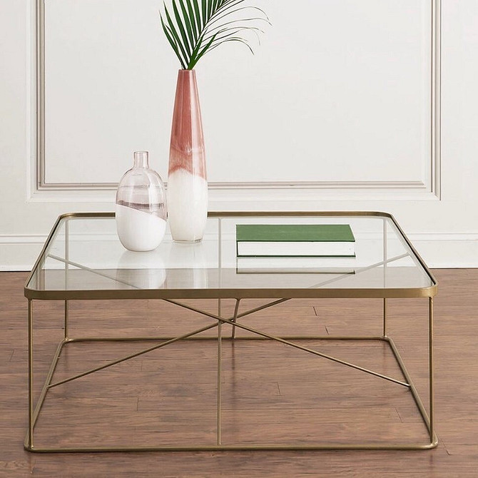 Стильний комплект журнальних столиків різної висоти для сучасної вітальні у 2026.