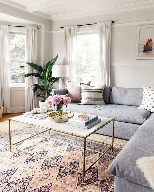 Ідеальний журнальний столик: матеріал, розміри, дизайн для вітальні 2026.