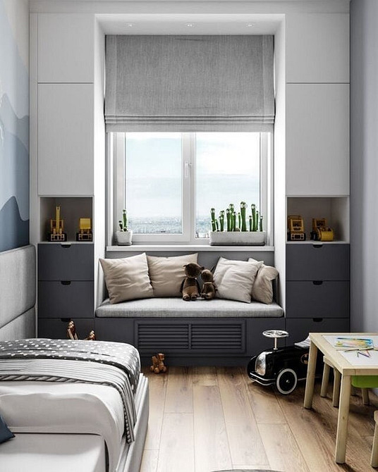 Унікальний диван на підвіконні, створений своїми руками з любов'ю та індивідуальністю