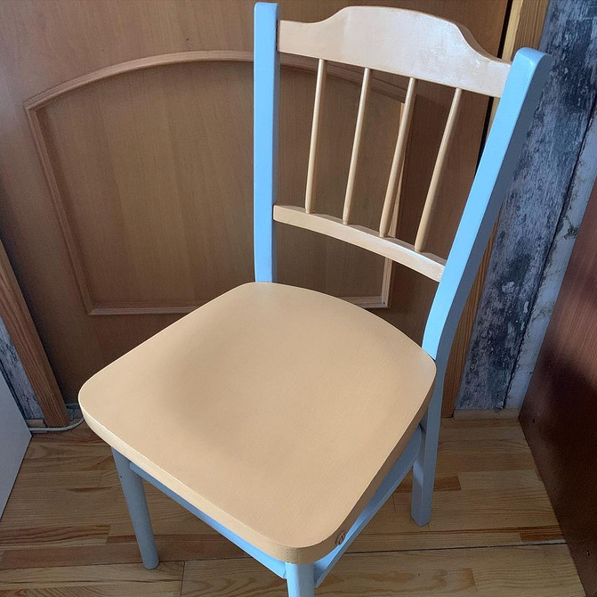 Чорний перефарбований стілець: сучасний DIY декор меблів для дому 2026.