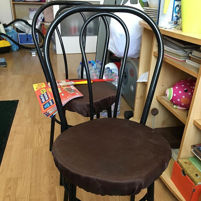 Декор стільця своїми руками: розпис акриловими фарбами на старому стільці, 2026