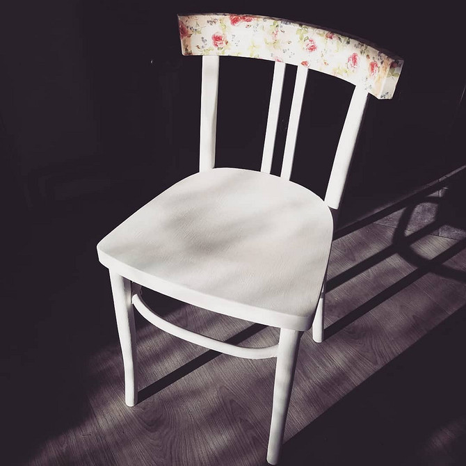 Кольори для стільця: комбіноване фарбування старого стільця в декілька кольорів, декор 2026