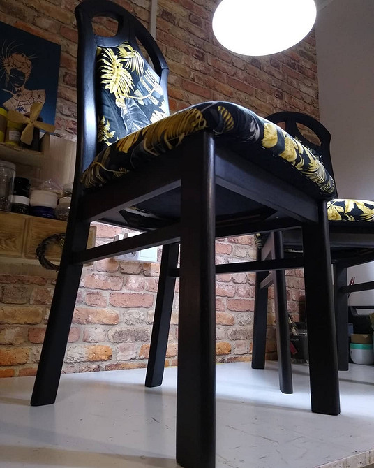 Вінтажний стілець з ефектом потертості: стильна реставрація меблів у 2026 році.