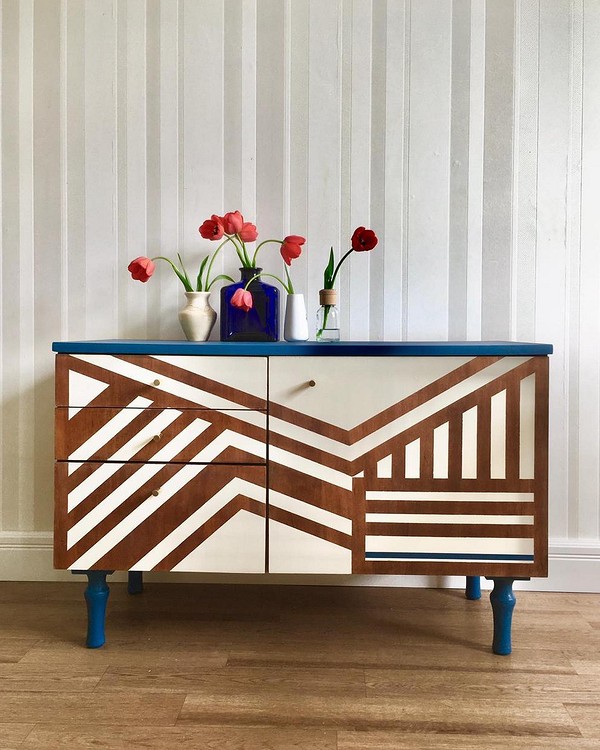 Розкішний стіл з поталлю Декор меблів своїми руками: елегантний стіл, прикрашений поталлю, виглядає розкішно