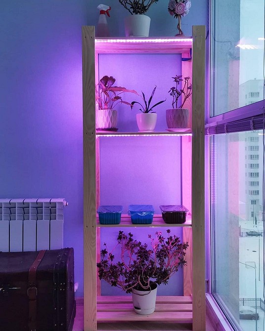 Стелаж Альберт IKEA в дитячій кімнаті для зберігання іграшок, книг та дитячих речей.