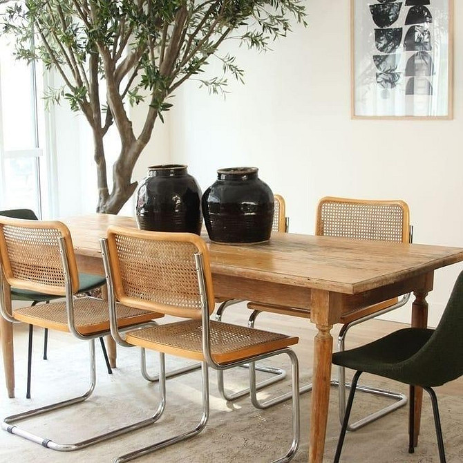 Відновлення столу: реставрація дерев'яної стільниці у 2026 році, шліфування та лакування.