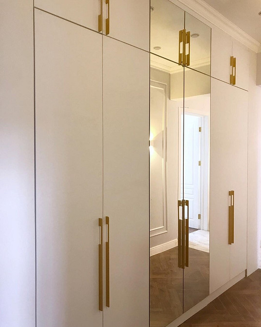 Проблеми з вбудованими шафами: проектування, освітлення, монтаж, організація простору.