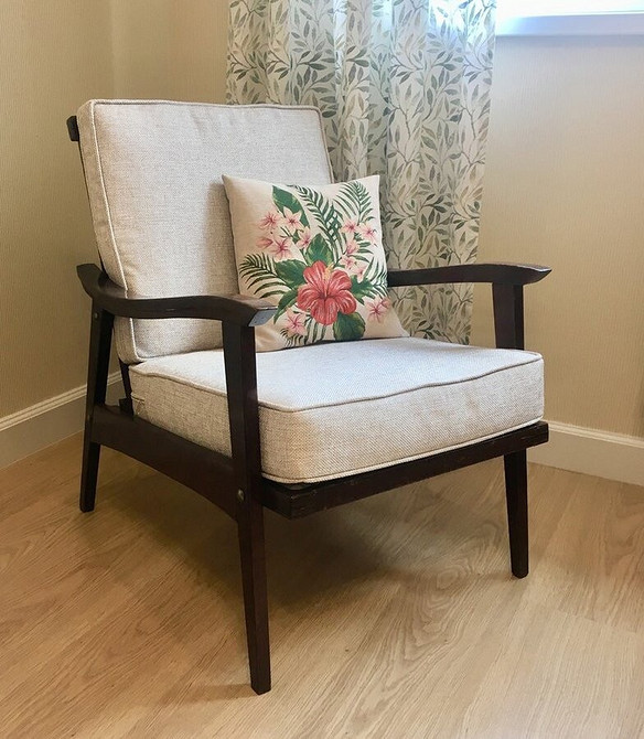 Функціональні меблі 2024: кухня з вбудованими шафами та острівцем для оптимізації робочого простору.