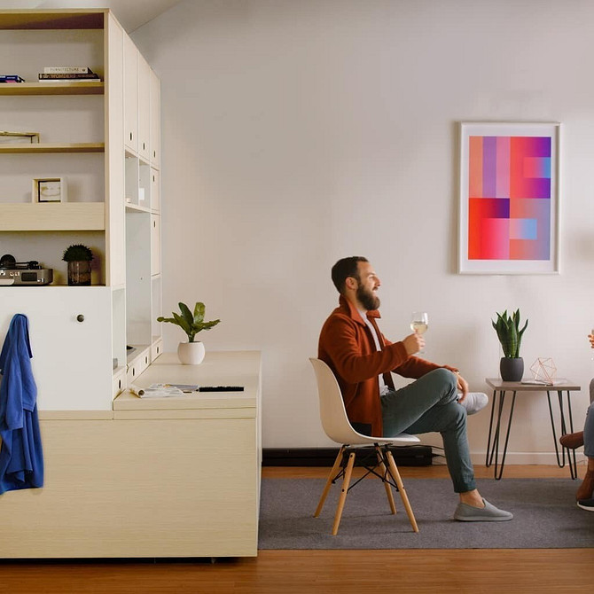 Функціональні меблі 2024: Сучасна шафа-купе з дзеркальними дверцятами для спальні.