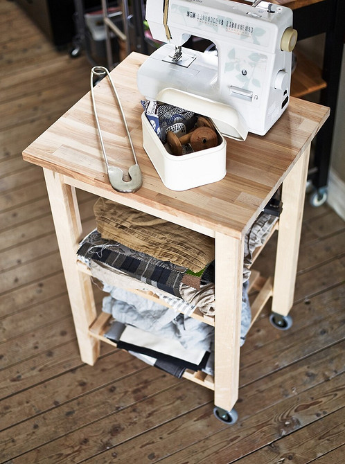 Функціональні мобільні меблі IKEA: гнучкість в кожному елементі інтер'єру квартири-студії.