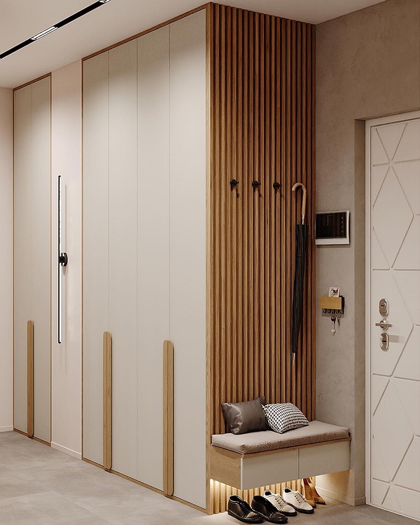 Дзеркало на торці шафи в спальні візуально збільшує простір кімнати.