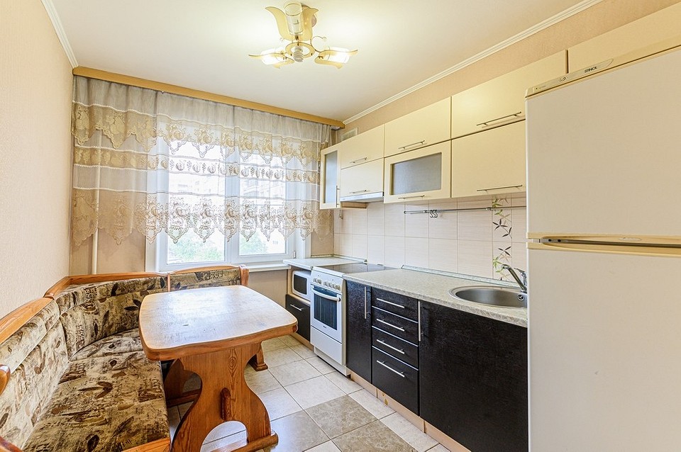 Застарілі меблі в інтер'єрі: приклади предметів, які візуально здешевлюють дім.