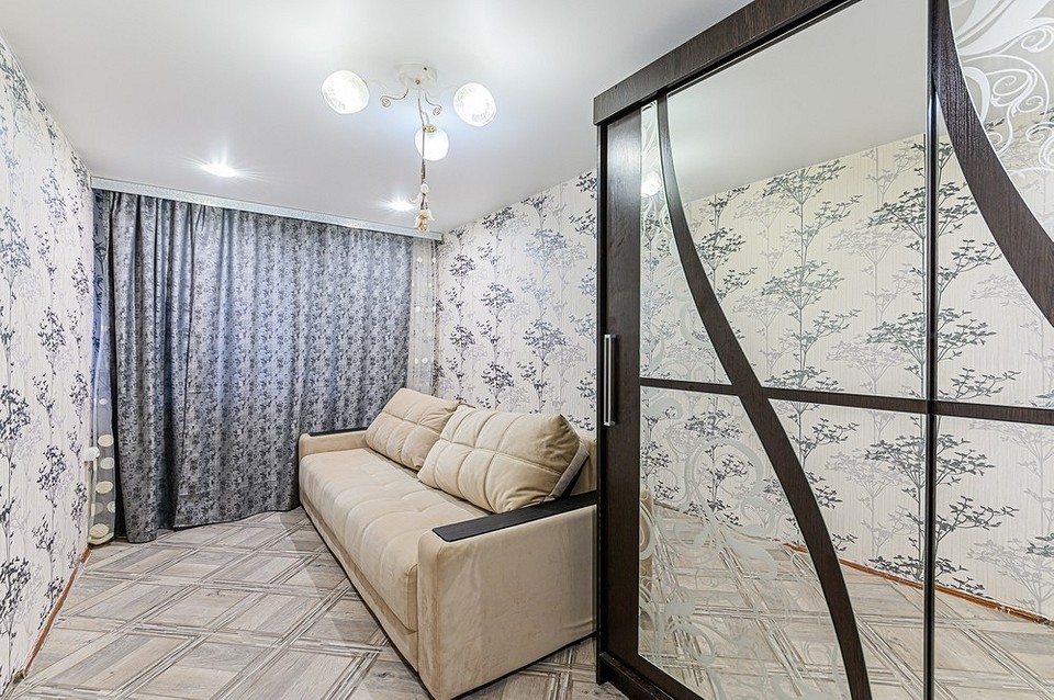 Мінімалістичний інтер'єр: приклад сучасного дизайну, що замінює антитренди в меблюванні.