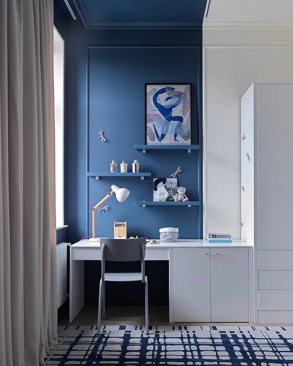 Інтер'єр з білими меблями та сірими акцентами: стильний та сучасний дизайн.