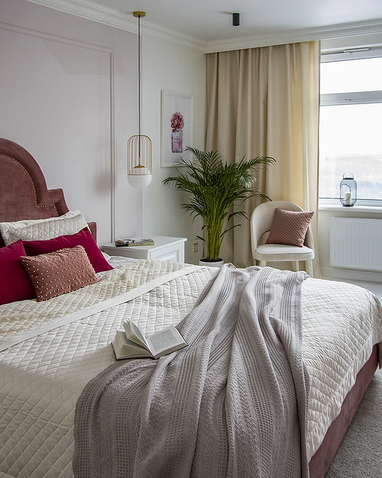 Дизайн спальні з білими меблями: кольорові акценти в інтер'єрі сучасної спальні