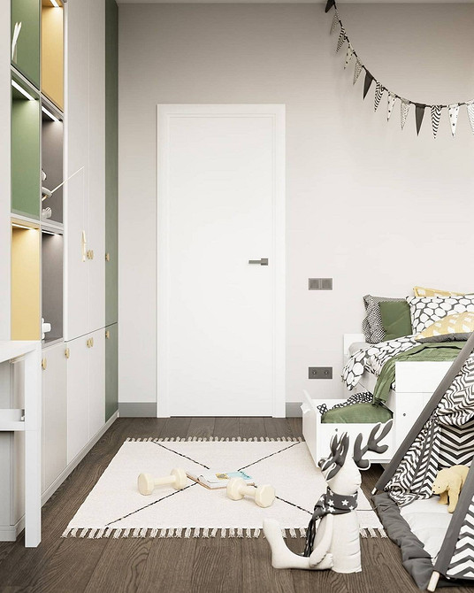 Світла спальня з білими меблями та текстилем у пастельних тонах для релаксу.