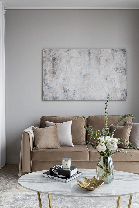 Сучасний бежевий диван Бежевий диван у сучасному просторі, як використовувати його в дизайні.