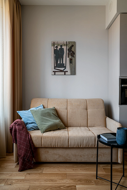 Модульний бежевий диван Бежевий модульний диван, який легко адаптується до різних конфігурацій дизайну інтер'єру.