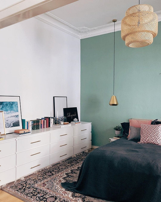 Бюджетні DIY меблі: оновлення дизайну інтер'єру своїми руками, економія простору.